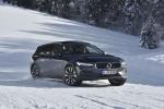 Volvo V60 D4 Cross Country 2018 года (WW)